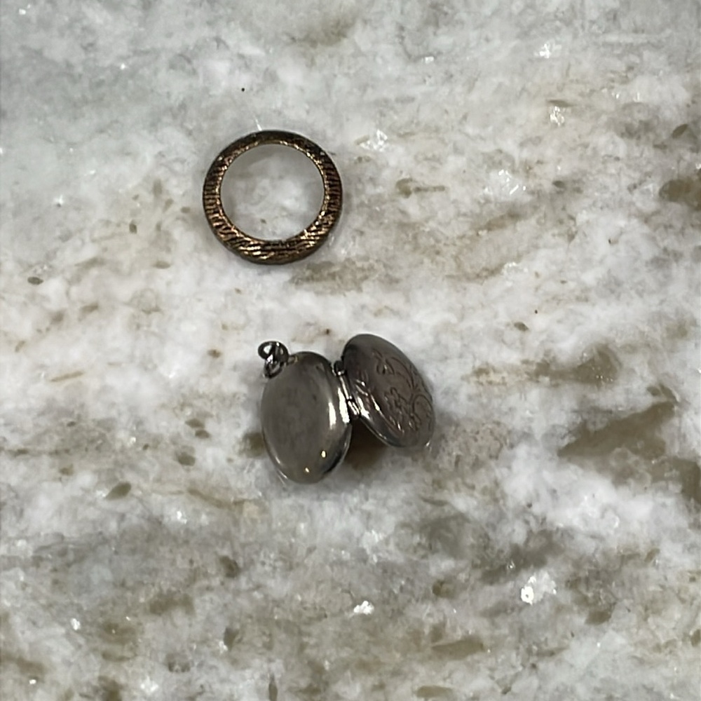 ***READ*** Children's jewelry #3 lockets and sweetheart bracelet - Picture 5 of 6